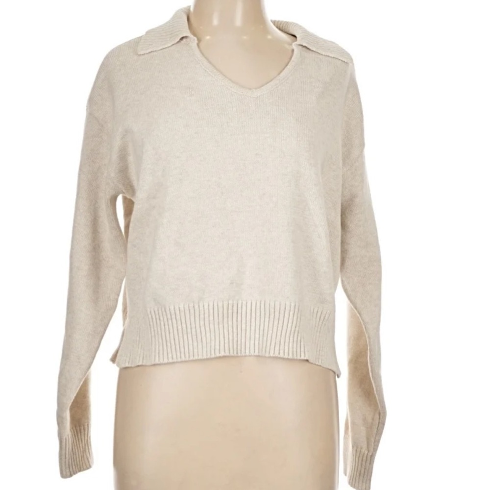 Universal Thread Cream V-Neck Sweater